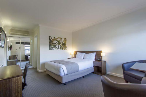 Sunshine Motor Inn - Standard Queen Room